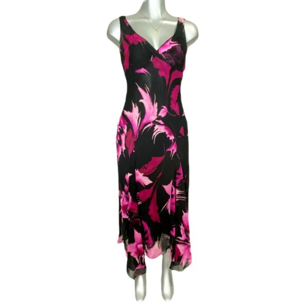 Vestido de coctel negro con flores lilas